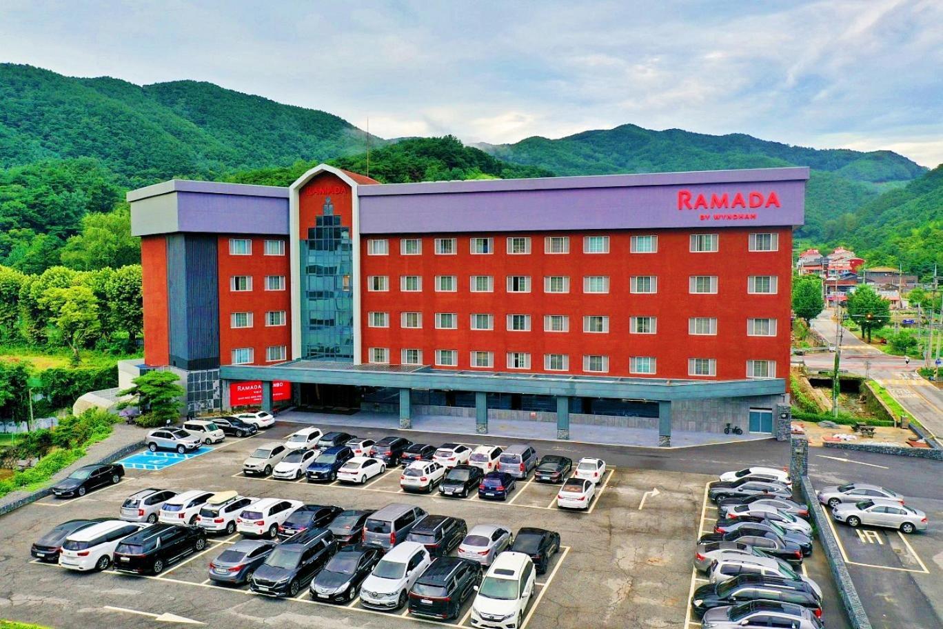 Hotel Ramada By Wyndham Suanbo Chungju Exterior foto