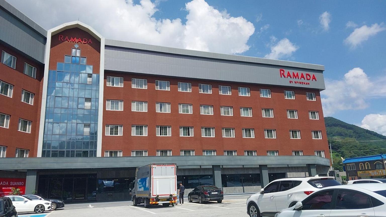 Hotel Ramada By Wyndham Suanbo Chungju Exterior foto